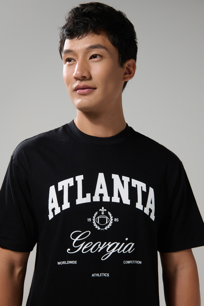 Camiseta college negra en algodón con manga corta