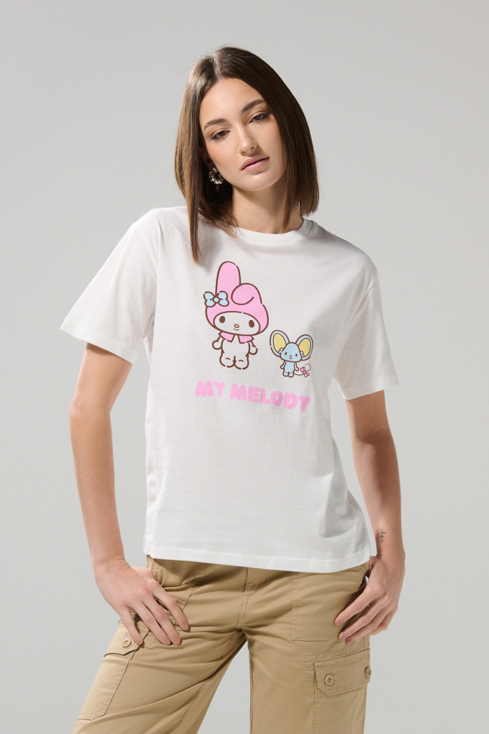 Camiseta cuello redondo crema clara con arte de My Melody
