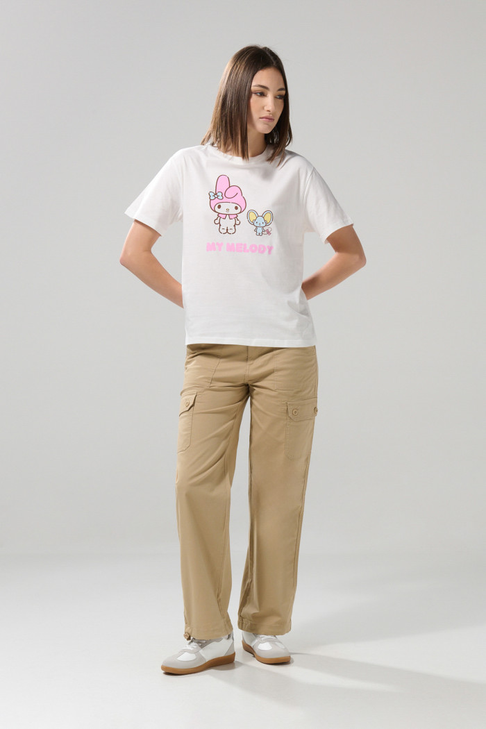 Camiseta cuello redondo crema clara con arte de My Melody