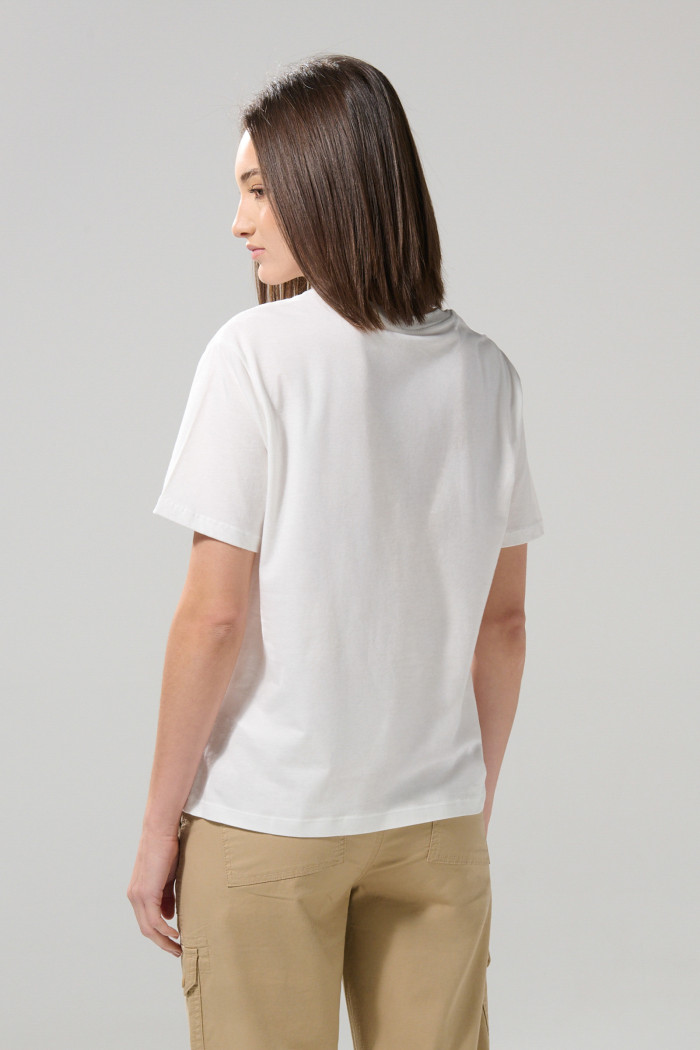 Camiseta cuello redondo crema clara con arte de My Melody