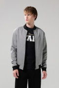 Chaqueta bomber gris medio con contrastes negros