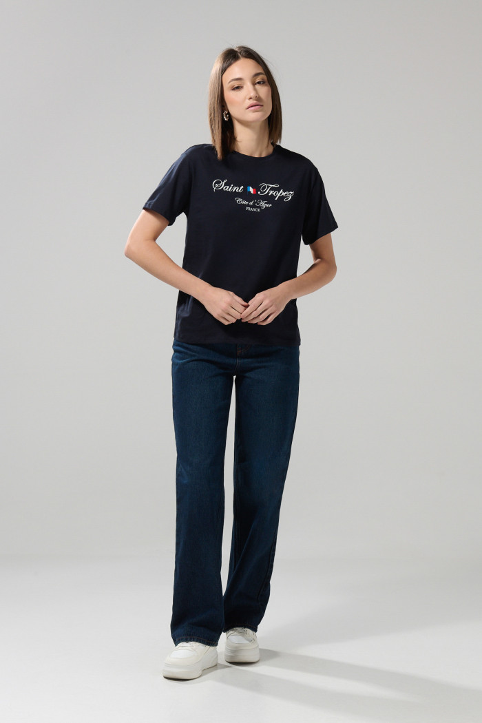 Camiseta college en algodón azul con manga corta