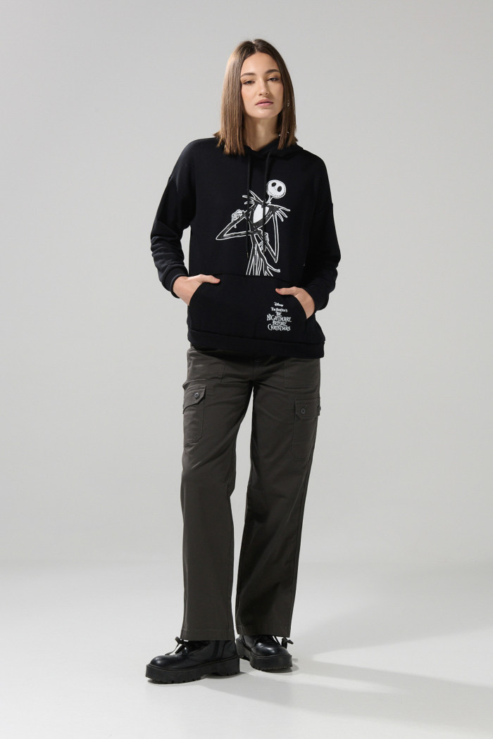 Buzo oversize con capota negro de Nightmare Before Christmas