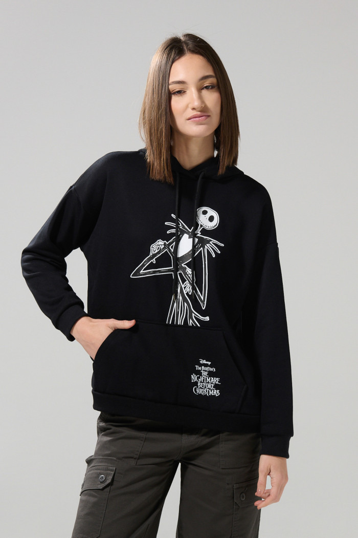 Buzo oversize con capota negro de Nightmare Before Christmas