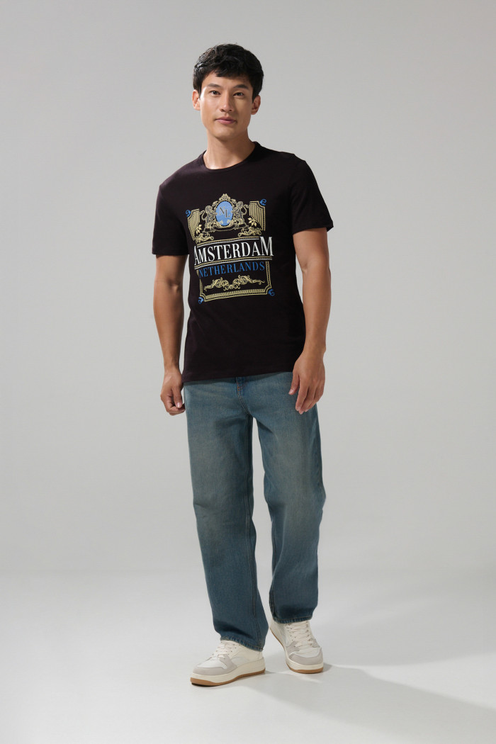 Camiseta en algodón ajustada negra con cuello redondo