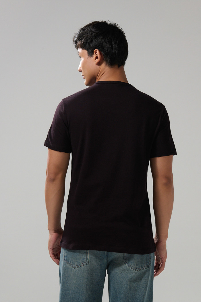 Camiseta en algodón ajustada negra con cuello redondo