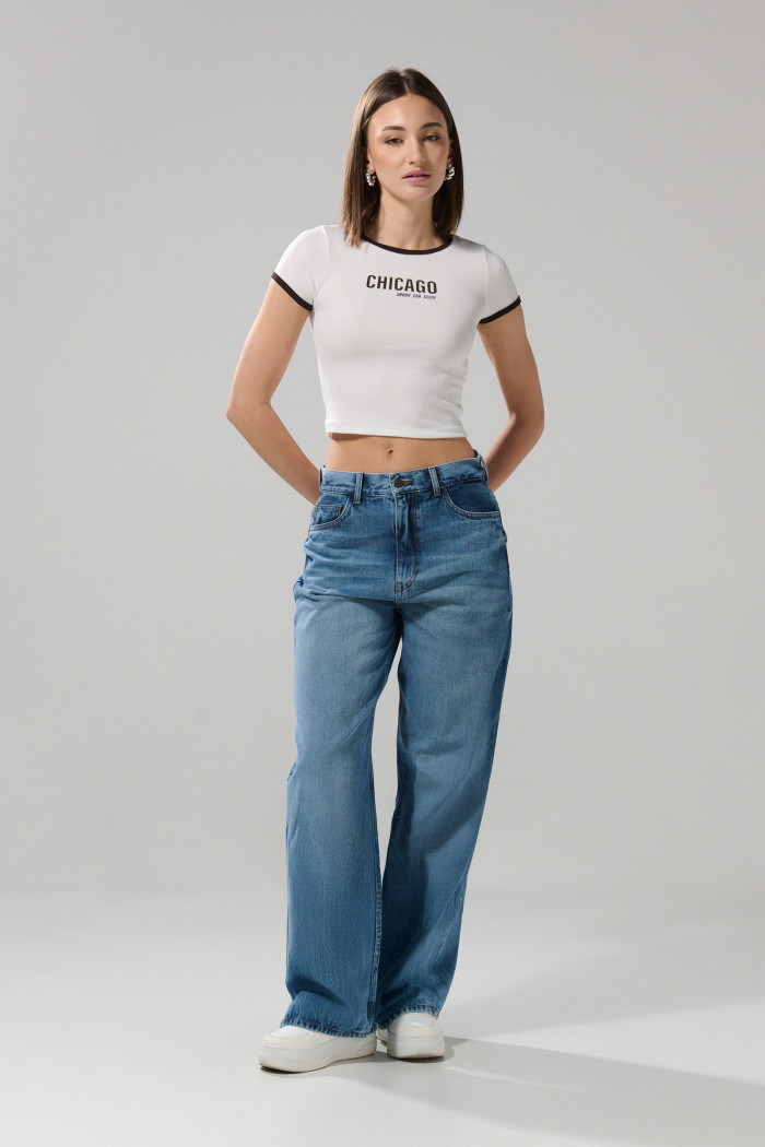 Camiseta college crema cuello redondo con contrastes