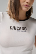Camiseta college crema cuello redondo con contrastes