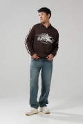 Buzo oversize cuello polo café con arte college