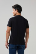Camiseta en algodón ajustada negra con manga corta