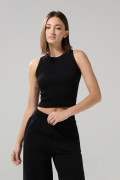 Camiseta crop top unicolor acanalada con manga sisa