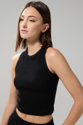 Camiseta crop top unicolor acanalada con manga sisa