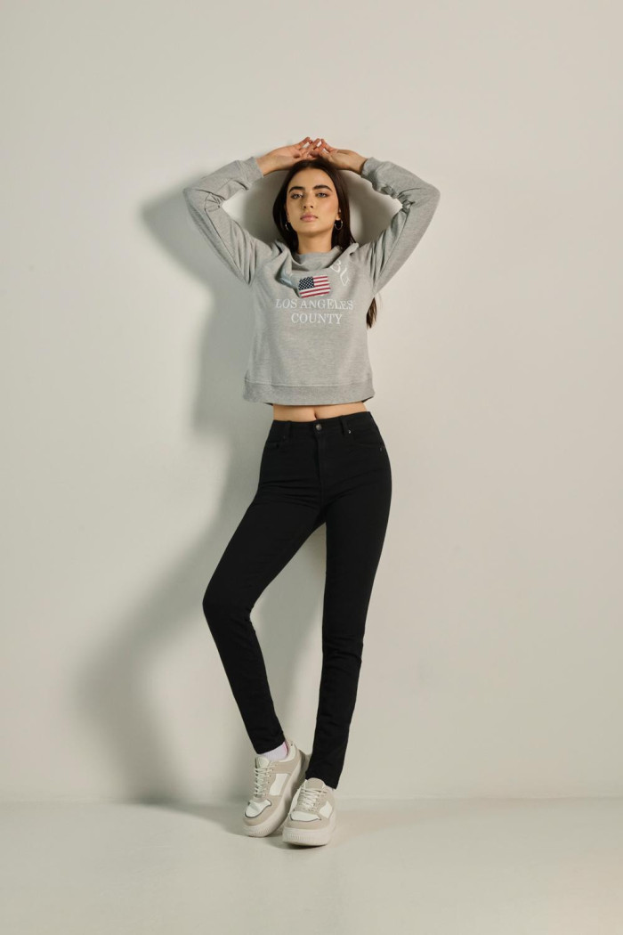 Jean jegging negro con súper tiro alto y ajuste ceñido
