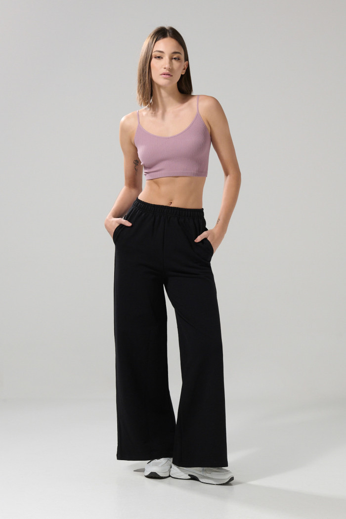 Camiseta unicolor crop top con escote V y manga sisa
