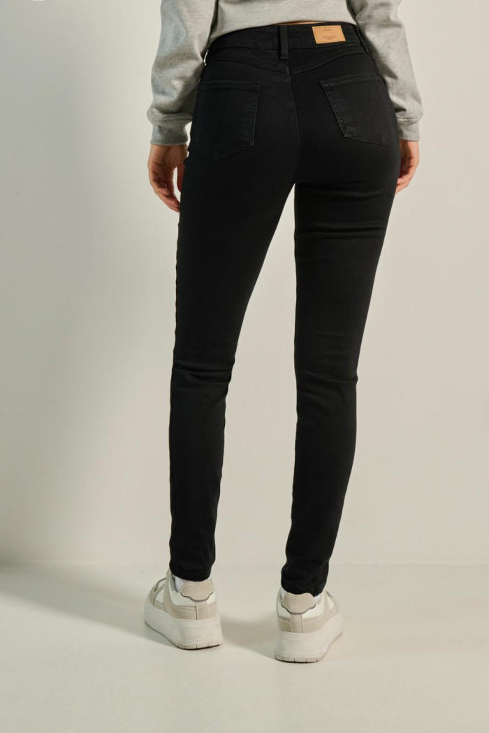 Jean jegging negro con súper tiro alto y ajuste ceñido