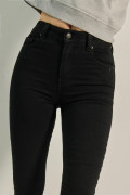 Jean jegging negro con súper tiro alto y ajuste ceñido