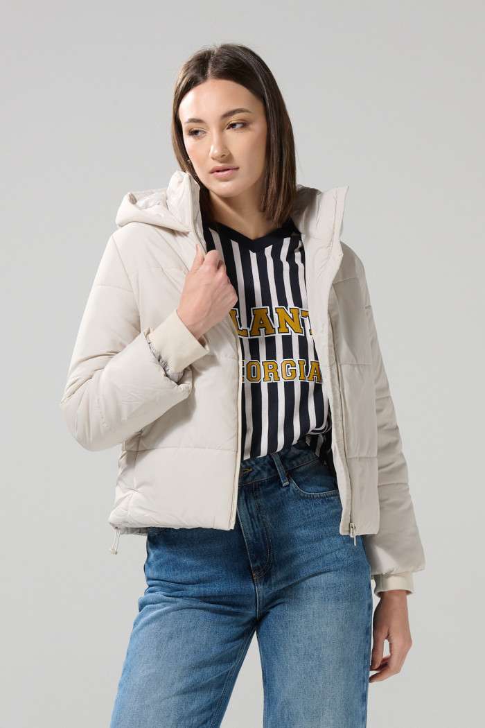 Chaqueta con capota acolchada unicolor y cremallera