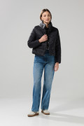 Chaqueta acolchada con cuello alto y broches unicolor
