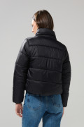 Chaqueta acolchada con cuello alto y broches unicolor
