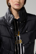 Chaqueta acolchada con cuello alto y broches unicolor