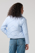 Chaqueta cuello alto acolchada azul clara con bolsillos