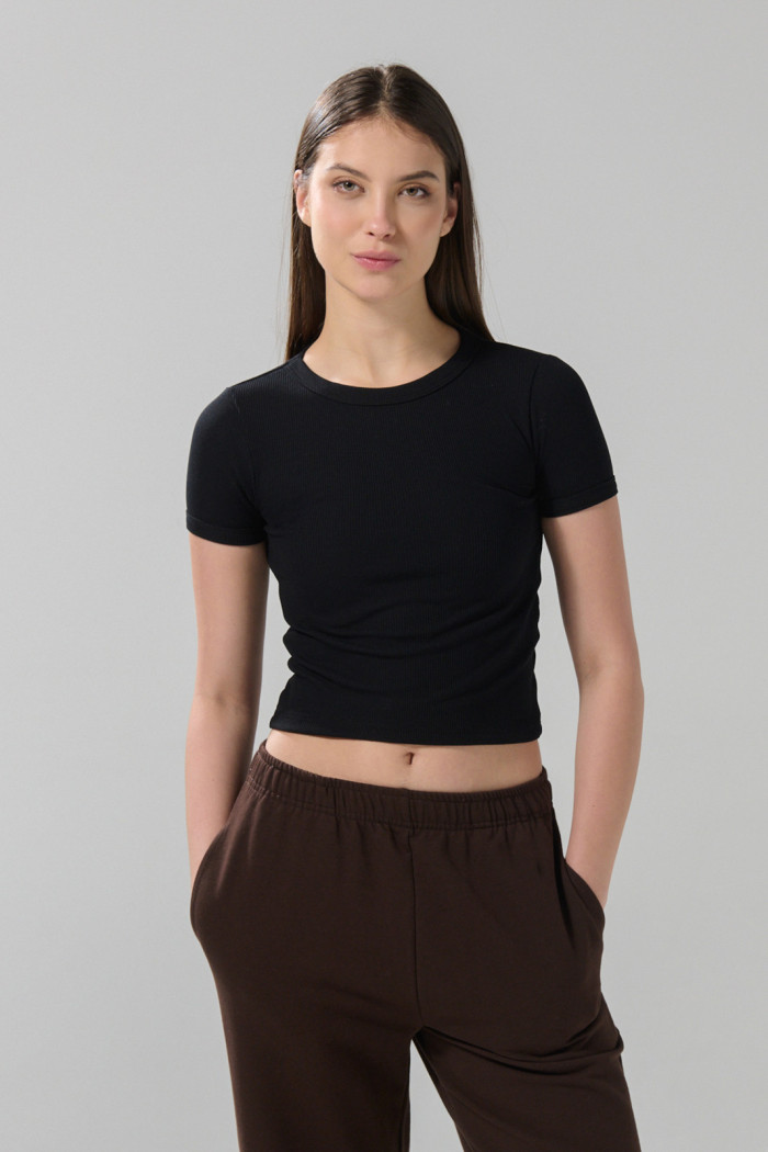 Camiseta acanalada unicolor cuello redondo ajustada