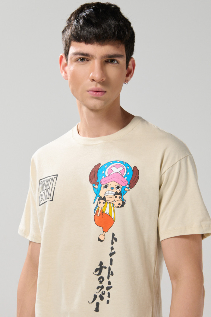 Camiseta cuello redondo kaki clara con arte de One Piece