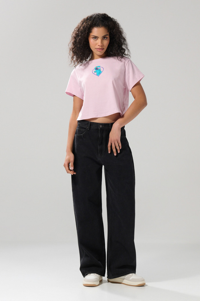 Camiseta crop top rosada con diseño de Reptar