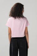 Camiseta crop top rosada con diseño de Reptar