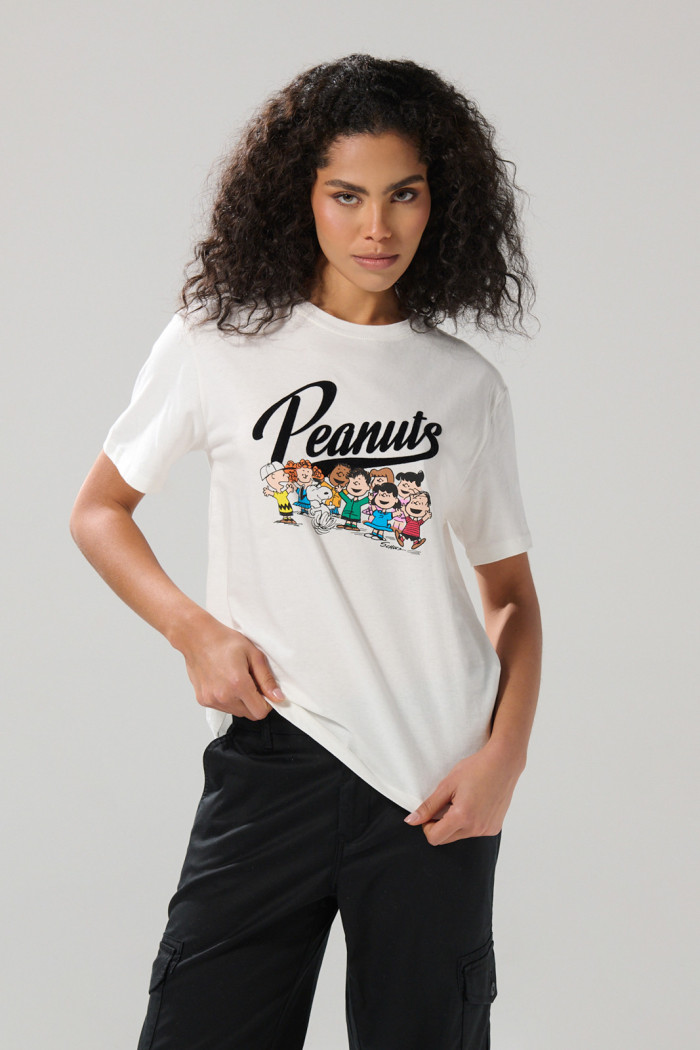 Camiseta crema clara de Snoopy con manga corta