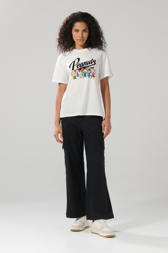 Camiseta crema clara de Snoopy con manga corta