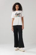 Camiseta crema clara de Snoopy con manga corta