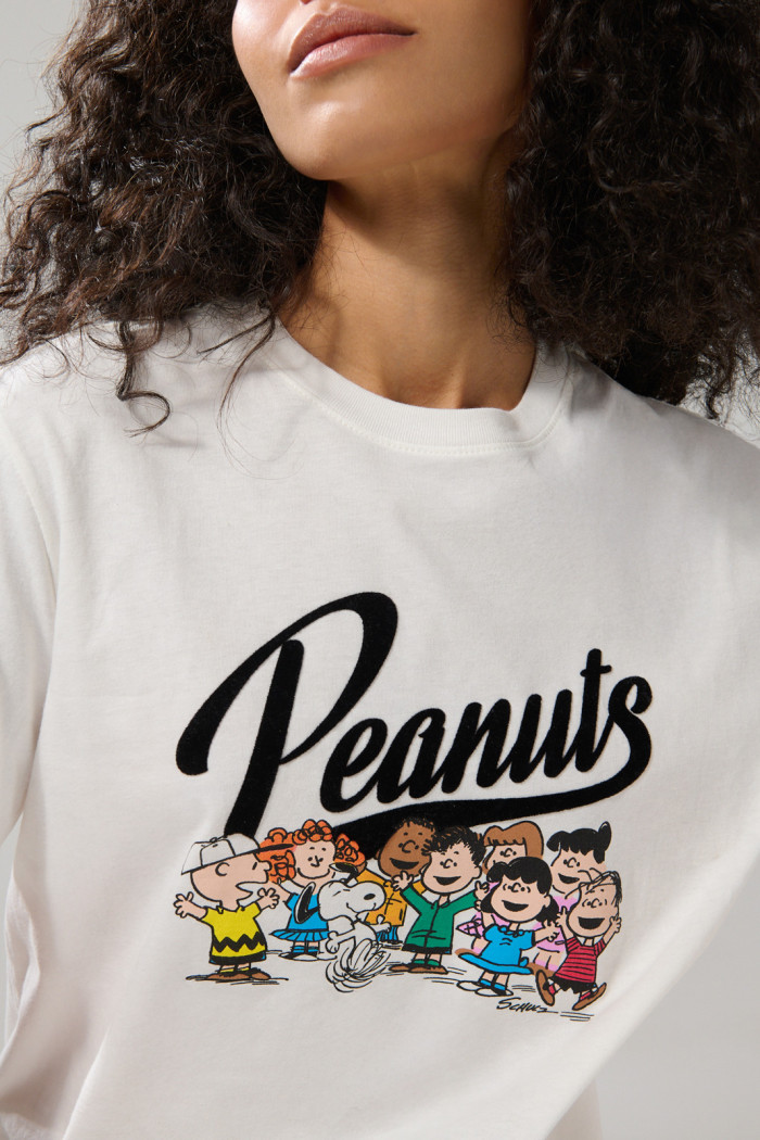 Camiseta crema clara de Snoopy con manga corta