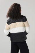 Chaqueta unicolor acolchada cuello alto con cortes