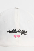 Cachucha crema clara beisbolera con diseño de Hello Kitty