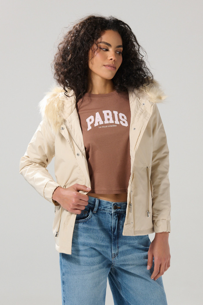 Chaqueta unicolor parka con bolsillos y capota con pelo