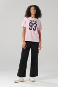 Camiseta college rosada clara con manga corta