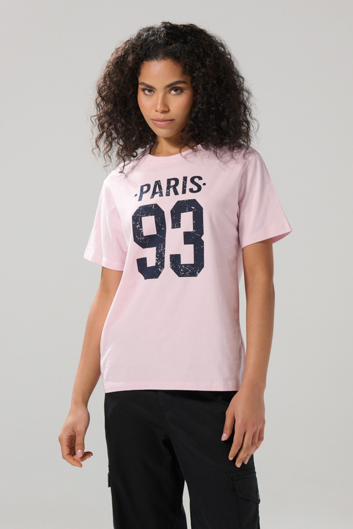 Camiseta college rosada clara con manga corta