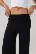 Pantalón flare unicolor en tela acanalada con bota ancha