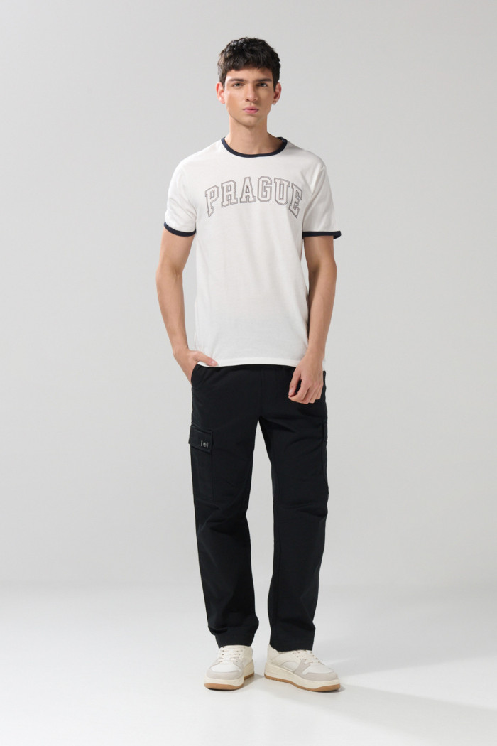 Camiseta cuello redondo college crema con contrastes