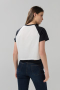 Camiseta crema manga ranglan con diseño de Tom y Jerry