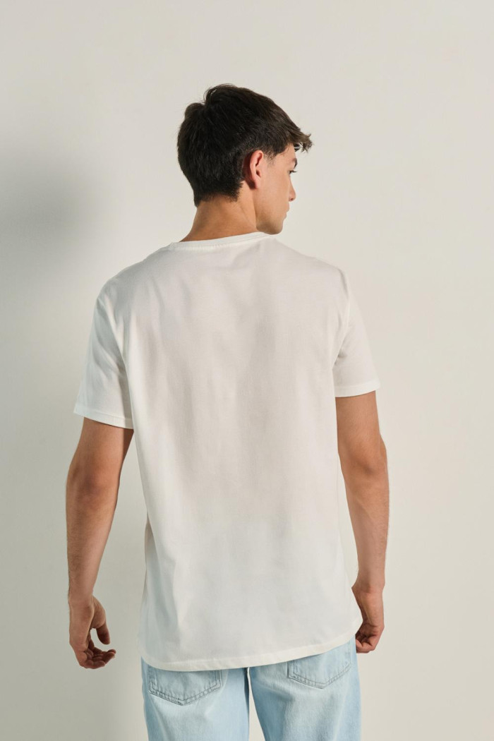 Camiseta unicolor en algodón con bolsillo y manga corta