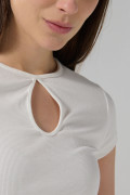 Camiseta manga corta unicolor con abertura en frente