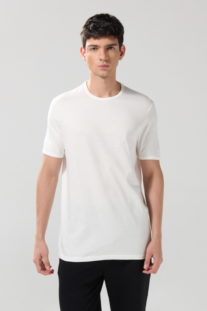 Camiseta con puños y cuello redondo en rib unicolor