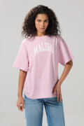 Camiseta rosada en algodón college con manga corta