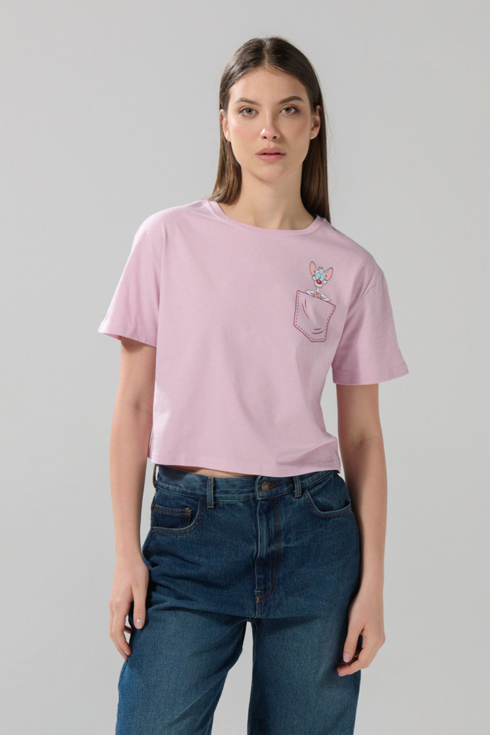Camiseta crop top rosada con arte de Pinky y Cerebro