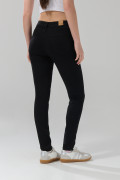 Jean jegging ceñido negro con tiro alto y bolsillos