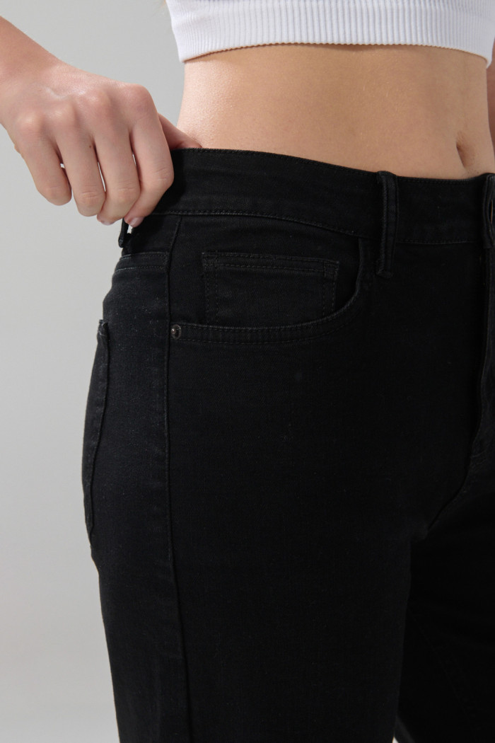 Jean tiro alto negro straight leg bota recta con bolsillos