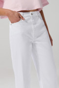 Jean 90´S blanco con tiro alto, bolsillos y bota recta