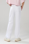 Jean 90´S blanco con tiro alto, bolsillos y bota recta